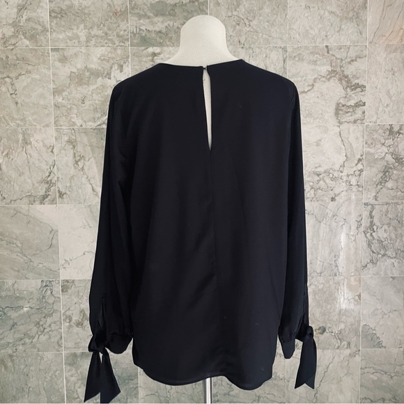 Pixley Twist Keyhole Tie Sleeve Top - Picture 6 of 8